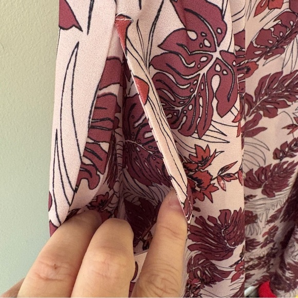 Elegant Floral Midi Dress in Pink - Picture 4 of 4